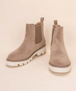 Miracle Miles Jessie Chunky Sole Chelsea Boot 7 Miracle Miles Jessie Chunky Sole Chelsea Boot