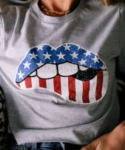WKNDER Kiss Me USA Graphic Tee New Arrivals